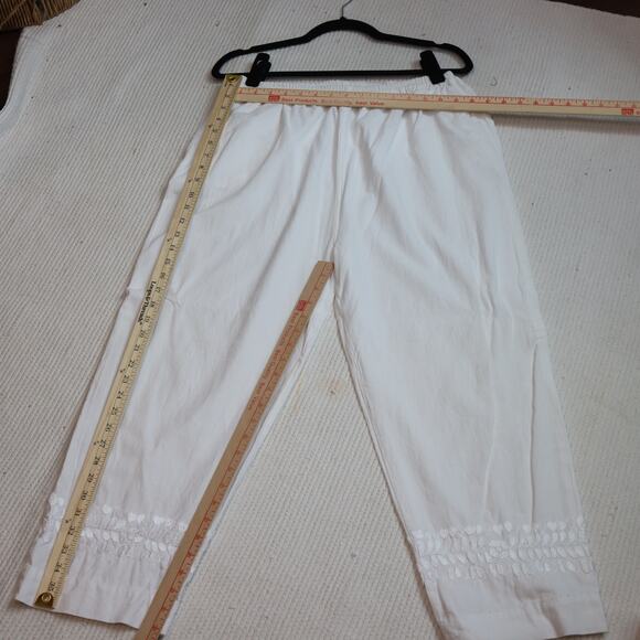 White Cotton Cropped Pants w/ Embroidered Hem – Elastic Waist - Picture 3 of 6